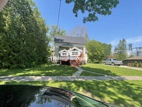 206 Center Ave S in Hayfield, MN - Building Photo - Building Photo