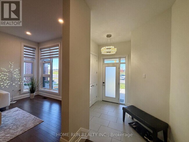 561 Honeylocust Ave in Ottawa, ON - Building Photo - Building Photo