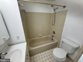 922 Montgomery Ave in Bryn Mawr, PA - Building Photo - Building Photo