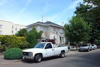 2171 NE Schuyler St in Portland, OR - Building Photo - Building Photo