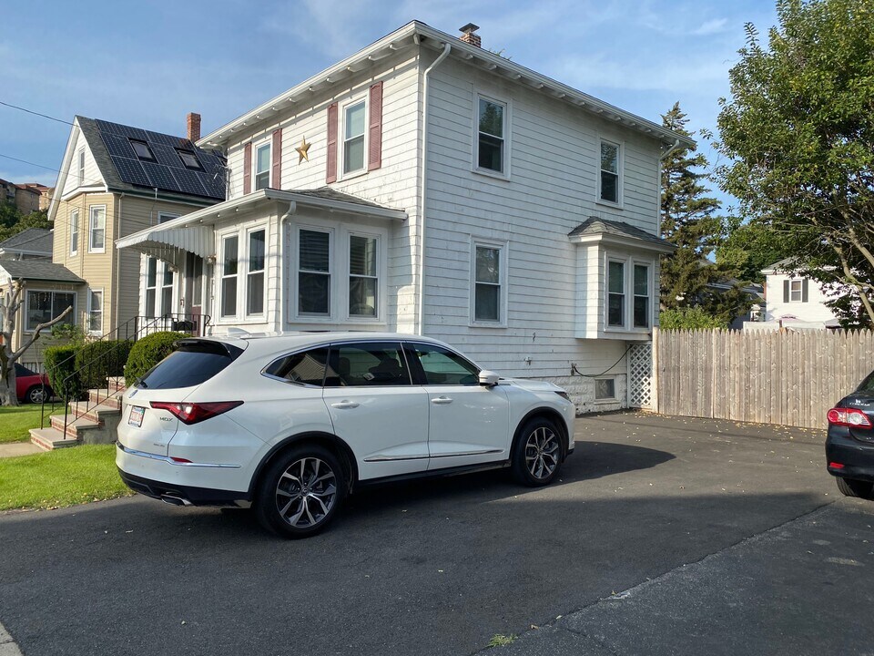 40 Bellvale St, Unit 1 in Malden, MA - Foto de edificio