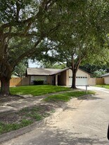 5613 Countryaire St in League City, TX - Building Photo