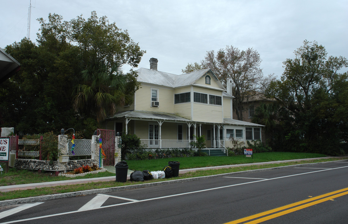 318 Tarpon Ave E in Tarpon Springs, FL - Building Photo