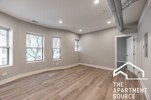 3124 W Logan Blvd, Unit 1R in Chicago, IL - Building Photo