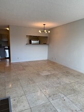 7 Embarcadero W, Unit 316 in Oakland, CA - Building Photo - Building Photo