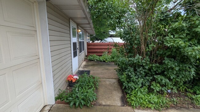 859 Kerns Dr NE in Bolivar, OH - Building Photo - Building Photo