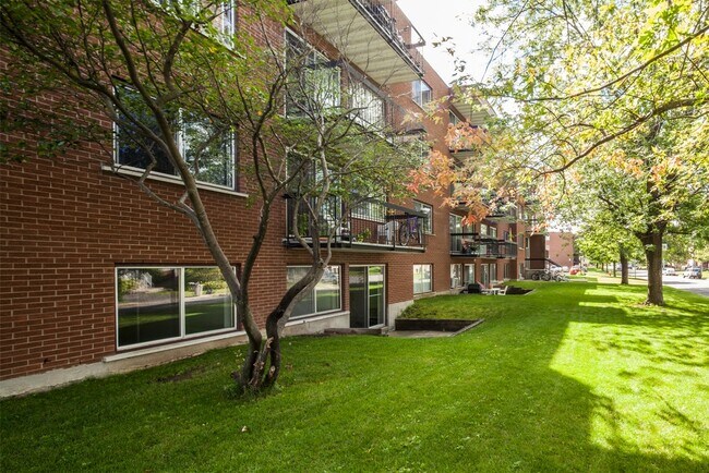 147 Alexis-Carrel Rue in Châteauguay, QC - Building Photo - Building Photo