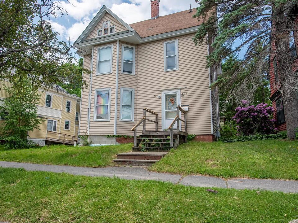 308 Center St in Bangor, ME - Foto de edificio