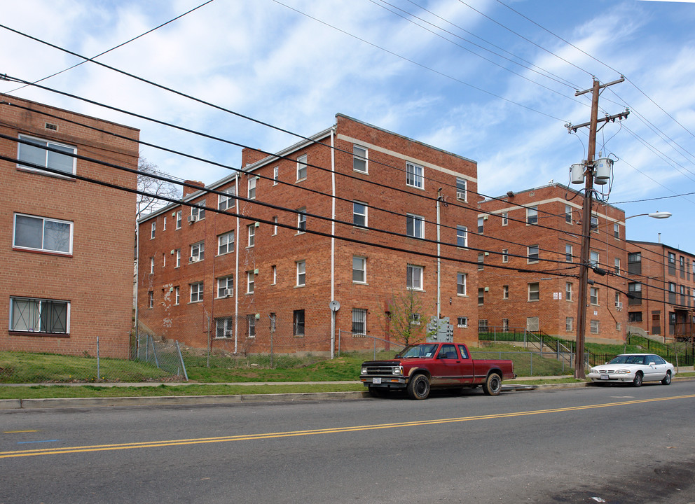 810 Chesapeake St SE in Washington, DC - Building Photo