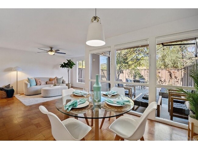 41 Forest Ln, Unit 41 Forest in San Rafael, CA - Foto de edificio - Building Photo