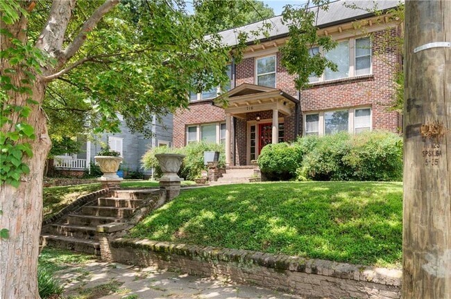 property at 716 Lakeview Ave NE