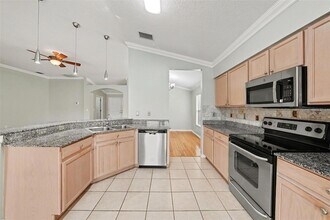 10225 Old Tampa Bay Dr in San Antonio, FL - Foto de edificio - Building Photo