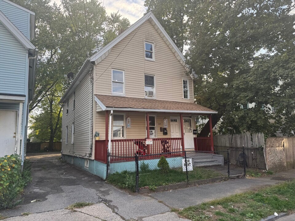 1059 Hancock Ave in Bridgeport, CT - Building Photo