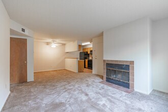 Edgewater Apartments in Memphis, TN - Building Photo - Interior Photo