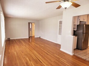 1247 E Bennett St in Springfield, MO - Building Photo - Building Photo