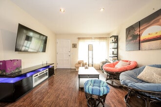 7100 Cerritos Ave, Unit 104 in Stanton, CA - Foto de edificio - Building Photo