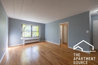 1360 W Touhy Ave in Chicago, IL - Foto de edificio - Building Photo