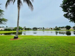 137 Canterbury Pl, Unit 2_325 in Royal Palm Beach, FL - Building Photo - Building Photo