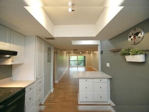 760 S Village Dr in St. Petersburg, FL - Foto de edificio - Building Photo