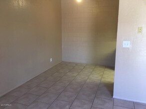 7010 N 68th Dr in Glendale, AZ - Building Photo - Building Photo