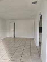 2325 Madison St in Hollywood, FL - Building Photo - Building Photo