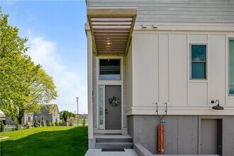 82 Ellery Rd in Newport, RI - Building Photo - Building Photo