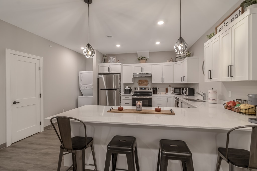 1570 Stadium Ln, Unit 1 in Mankato, MN - Building Photo