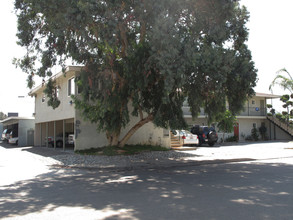 2419 E Garvey Ave N in West Covina, CA - Foto de edificio - Building Photo