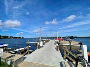 274 Beach Ct in Palm Harbor, FL - Building Photo - Building Photo