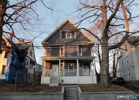 40 Elizabeth St, Unit 3 in Waterbury, CT - Building Photo