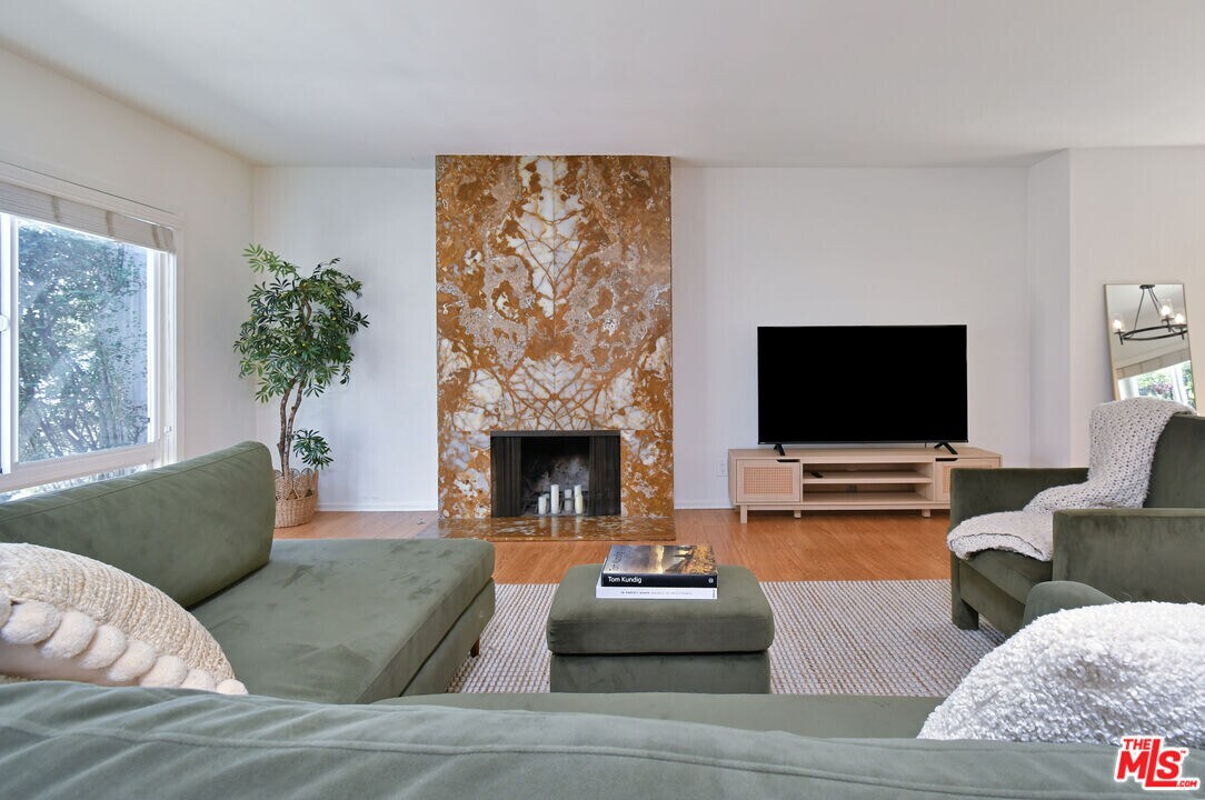 6133 Maryland Dr in Los Angeles, CA - Building Photo