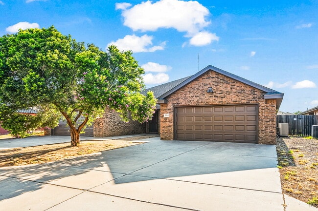 9806 Avenue V in Lubbock, TX - Building Photo - Building Photo