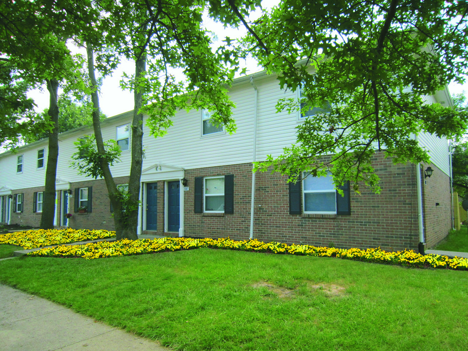 Penny Lane Mews in Gahanna, OH - Building Photo