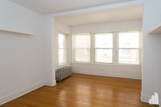 5045 N Damen Ave in Chicago, IL - Building Photo - Building Photo