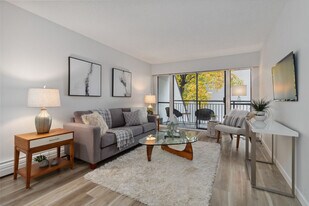 Lynmour Apartments in North Vancouver, BC - Building Photo