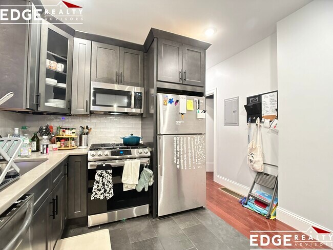 5 Millmont St, Unit 1 in Boston, MA - Foto de edificio - Building Photo