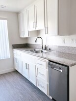 Stoneridge Apartments in Bellflower, CA - Building Photo