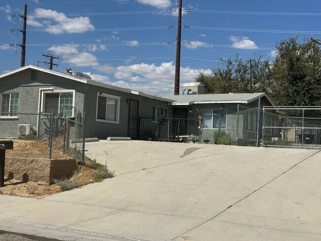 3427 Arthur Ave in Mojave, CA - Building Photo - Building Photo