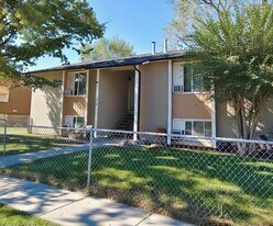 2530 S Parkcrest Dr, Unit 3 in Salt Lake City, UT - Building Photo