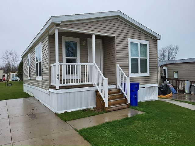 99 E Canyon Dr in Hamburg, NY - Building Photo - Building Photo