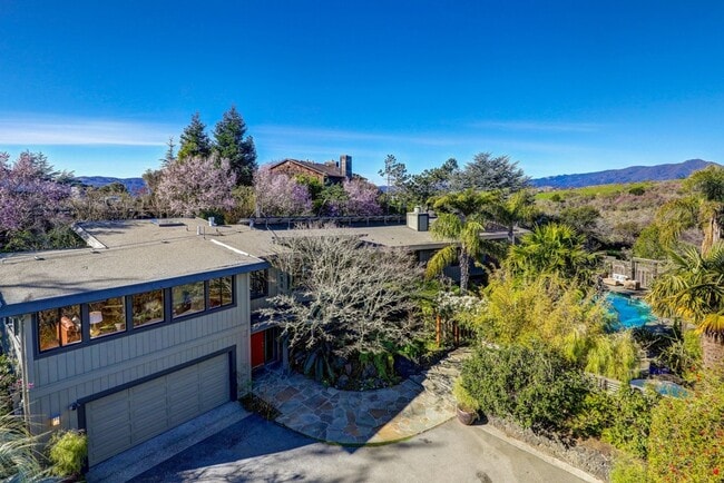 property at 22 Hillcrest Rd