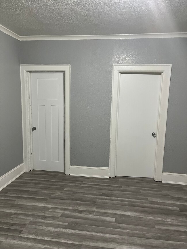 1829 W Wright St, Unit Lower duplex in Milwaukee, WI - Foto de edificio - Building Photo