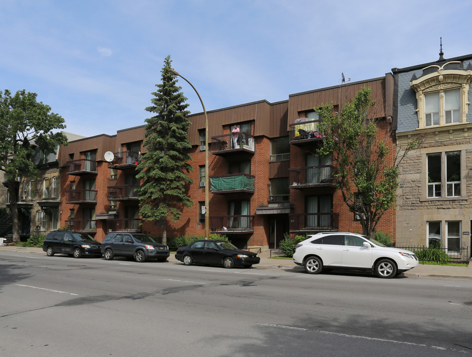 2390-2400 Saint-Antoine O in Montréal, QC - Building Photo