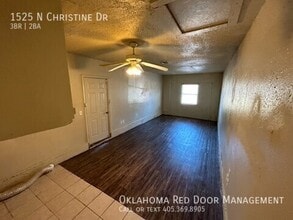 1525 N Christine Dr in Midwest City, OK - Foto de edificio - Building Photo