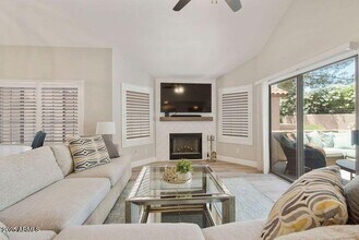 8700 E Mountain View Rd in Scottsdale, AZ - Foto de edificio - Building Photo
