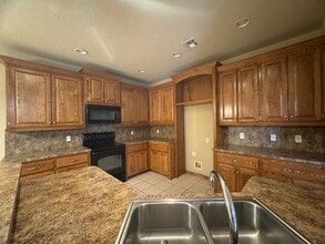 917 SW 37th St in Moore, OK - Building Photo - Building Photo