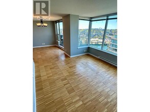 33-3033 Smithe St in Vancouver, BC - Building Photo - Building Photo