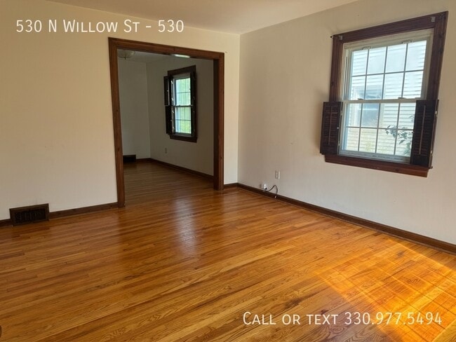 530 N Willow St in Kent, OH - Foto de edificio - Building Photo