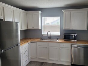 5211 Ave S in Galveston, TX - Building Photo - Building Photo