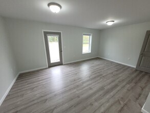 4 Juniper Ln in Levant, ME - Foto de edificio - Building Photo